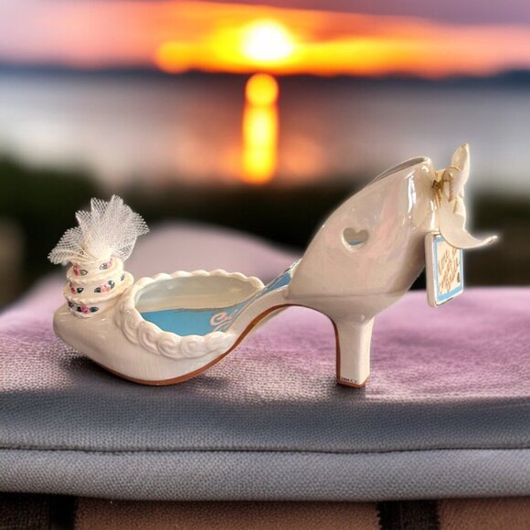 Here Comes the Bride Diane’s Happy Toes Votive Candle Porcelain Wedding 5" x 8" - Picture 15 of 16